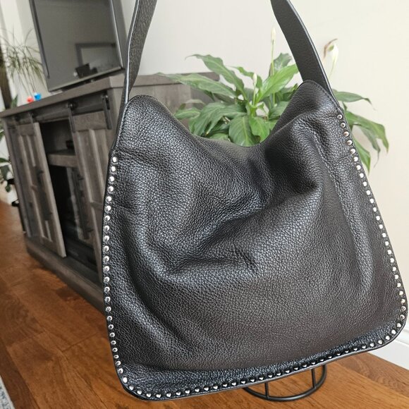 Michaels Kors Black Leather Shoulder Bag with magnetic closure - Picture 3 of 7